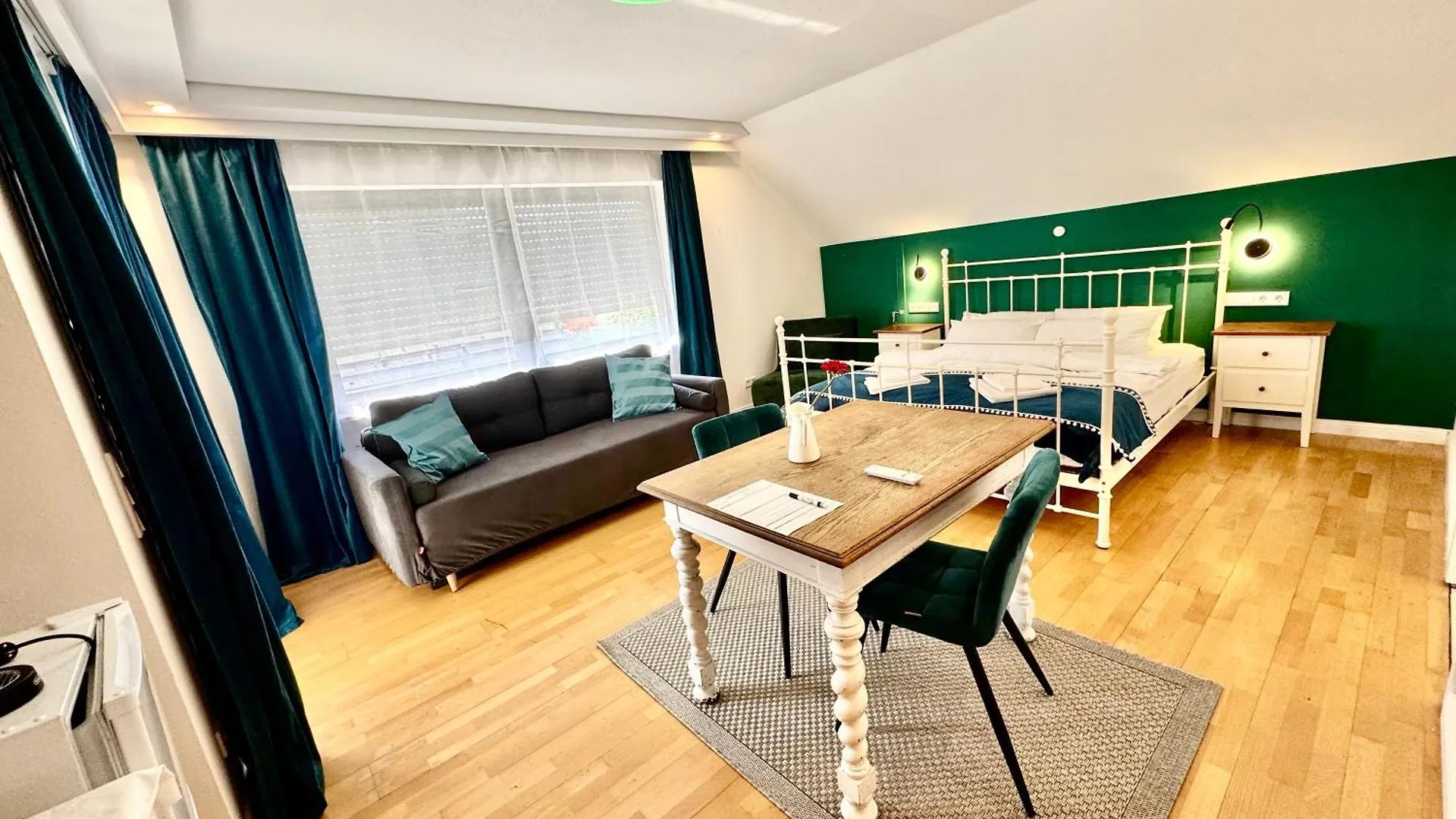 ***** Bed & Breakfast Villa Orchard Frankfurt Kriftel Duitsland