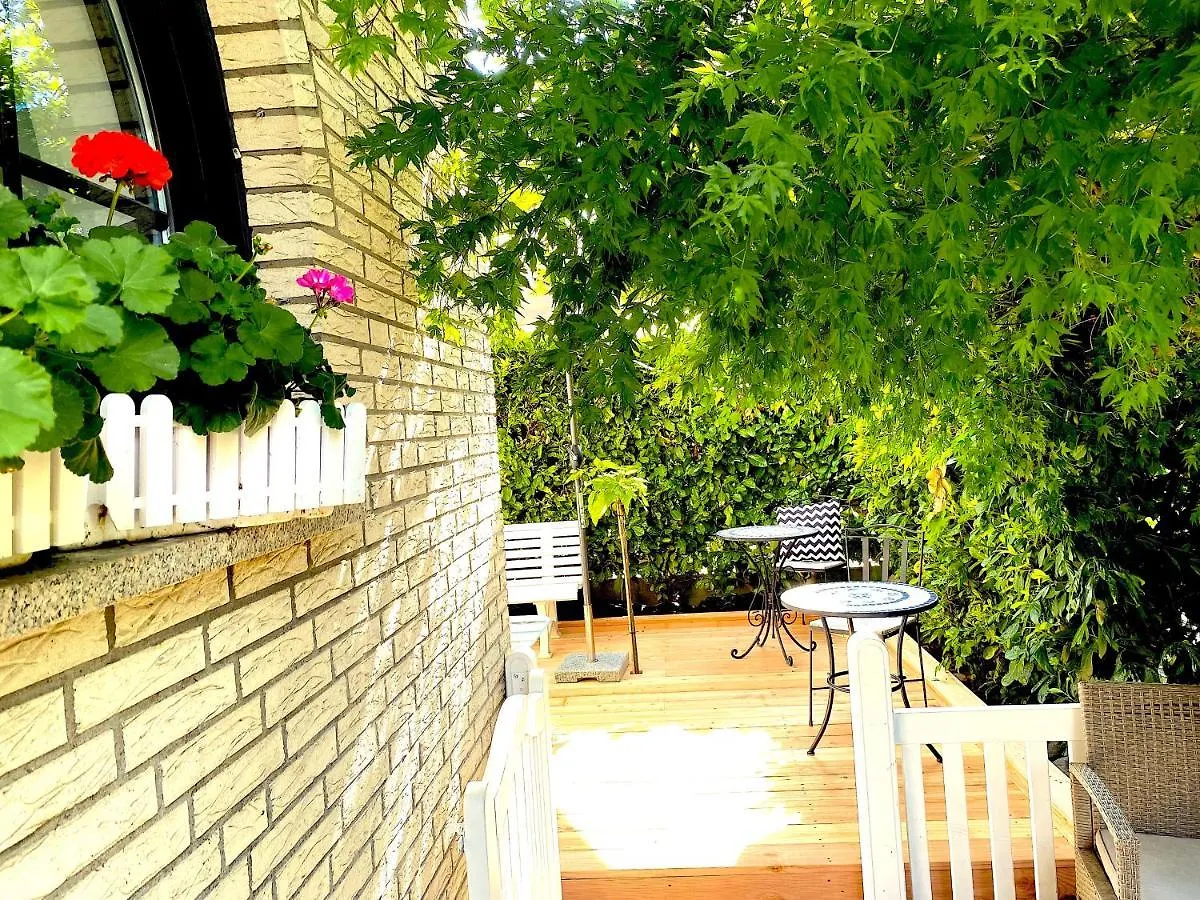 Villa Orchard Frankfurt Kriftel 5*,