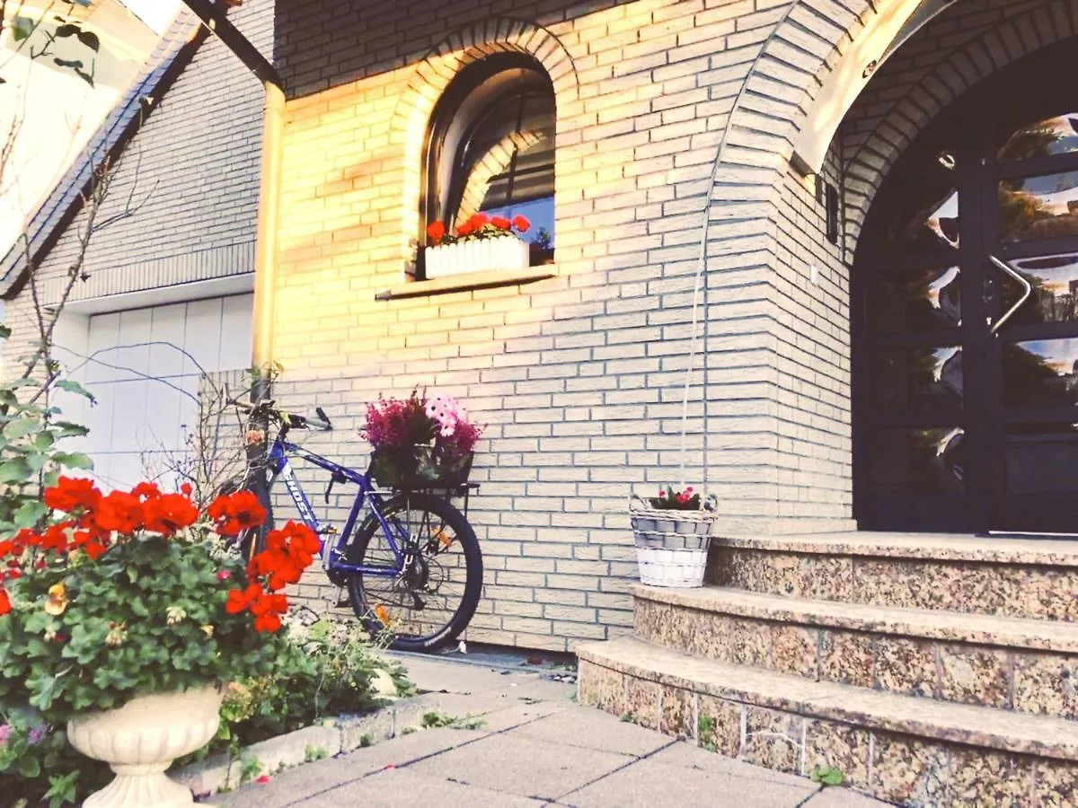Kriftel Villa Orchard Frankfurt فندق مبيت وإفطار