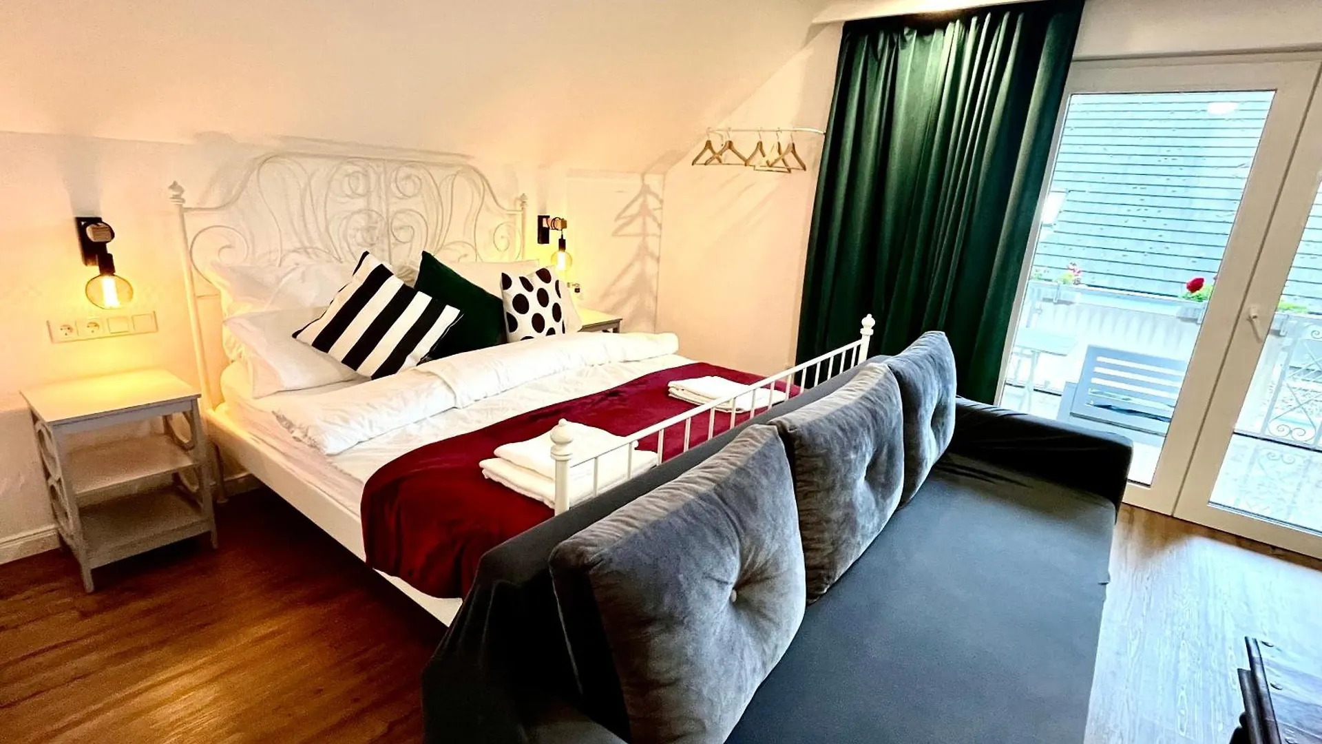 ***** Bed & Breakfast Villa Orchard Frankfurt Kriftel Germania